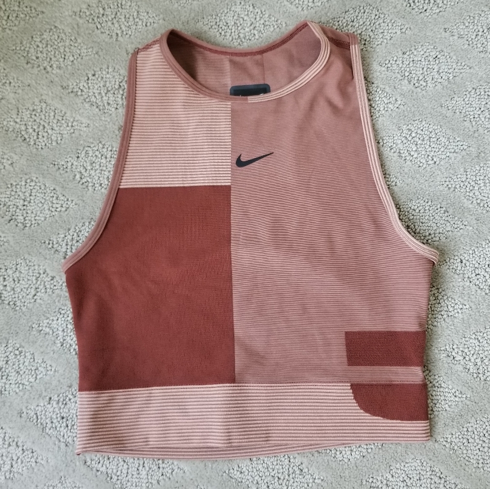 Nike trainer crop tank